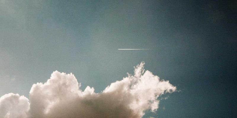 VI设计中的可扩展性策略：打造从微型图标到巨型广告牌的全场景品牌形象