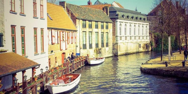 标识设计49：VI设计与品牌形象构建的深层逻辑与创新实践